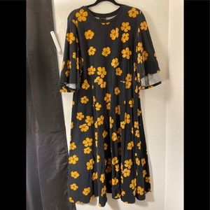 Who What Wear | Black & Yellow Floral Dress🌼 |XXL